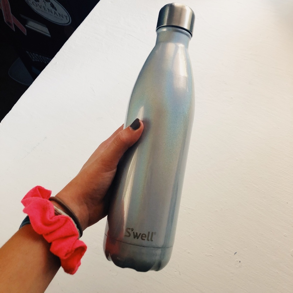 NEW Swell 25 oz Milky Way Shimmer Sparkle Bottle